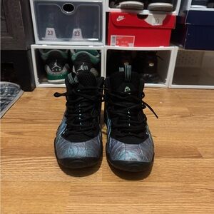 2018
Nike Air Foamposite One Premium
GS 'Abalone' size 7y